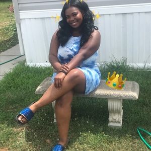 Meet your Posher, Madena